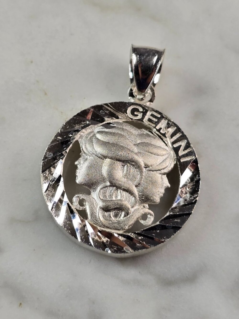 Womens Vintage Estate Sterling Silver Zodiac Gemini Pendant 4.1g E2382